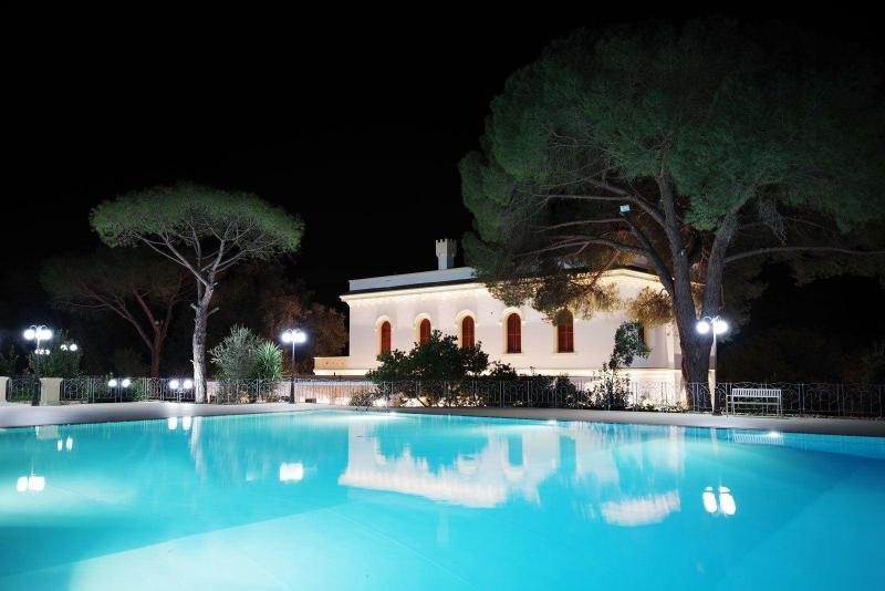 Le Scuderie Di Villa Ravenna Sannicola Exteriör bild