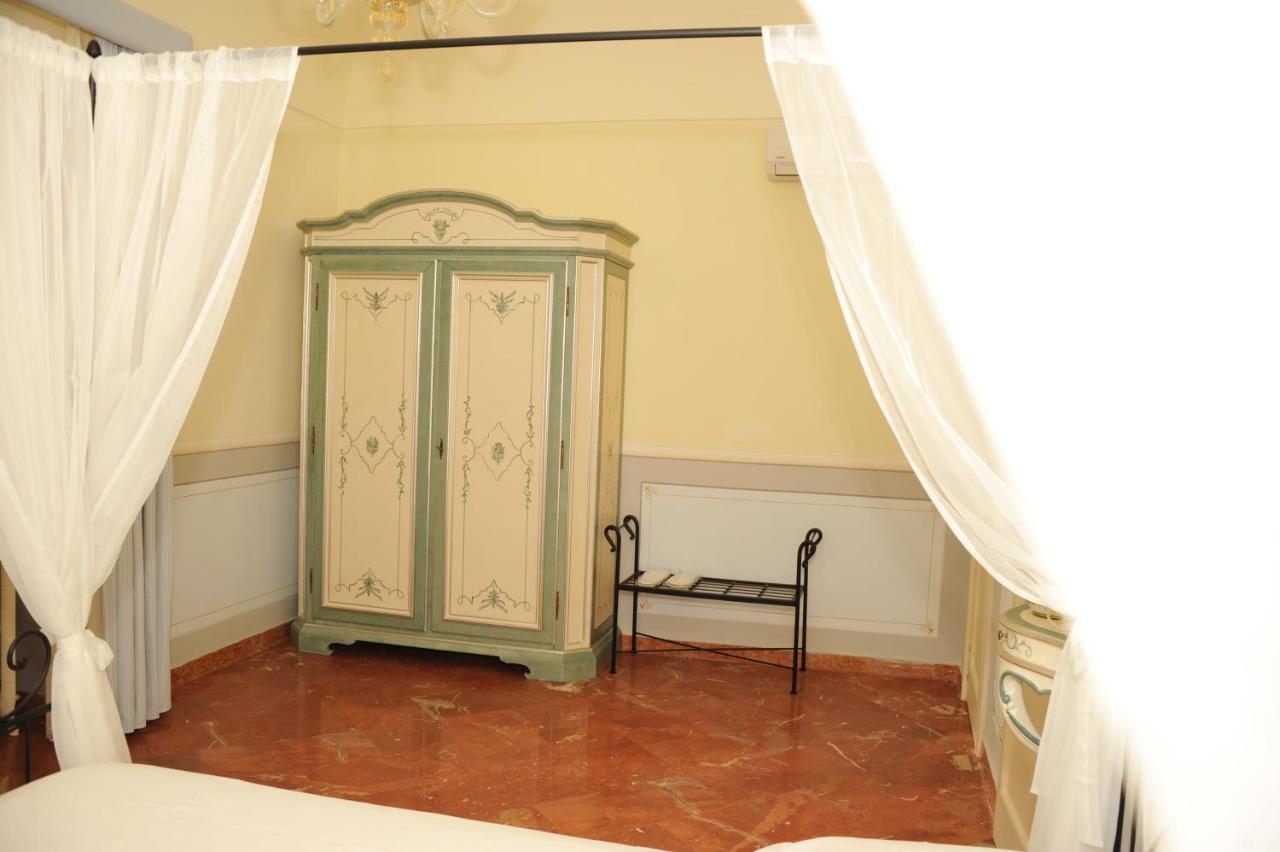 Le Scuderie Di Villa Ravenna Sannicola Exteriör bild
